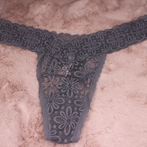 VICTORIA'S SECRET SEXY FLORAL THONG PANTY - Picture 1 of 1